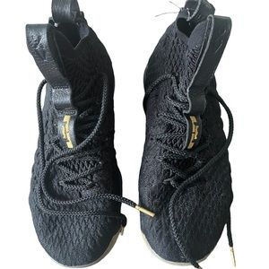LEBRON 15 Black and gold.